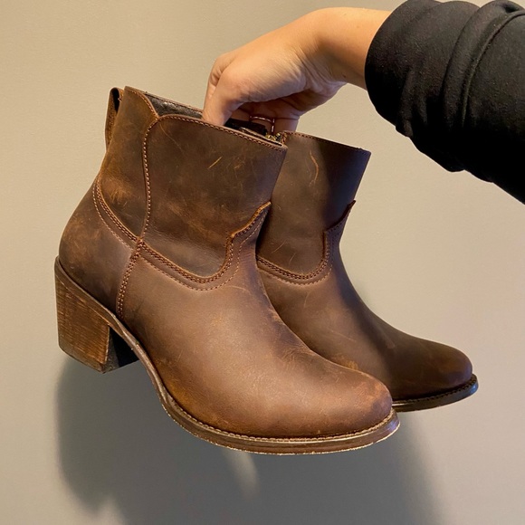 ❗️SOLD❗️Leather Booties - Picture 3 of 9